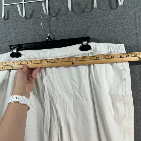 Susan Graver Weekend Regular Cotton Bermuda Shorts w/D-Ring D White, Size 2X - Picture 5 of 11